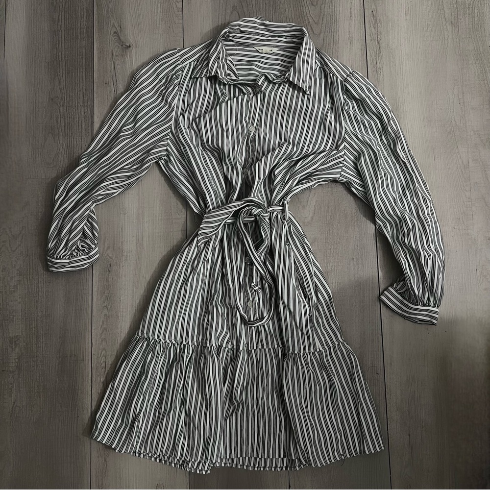 Max Studio Black and White Striped Long Sleeve Dress